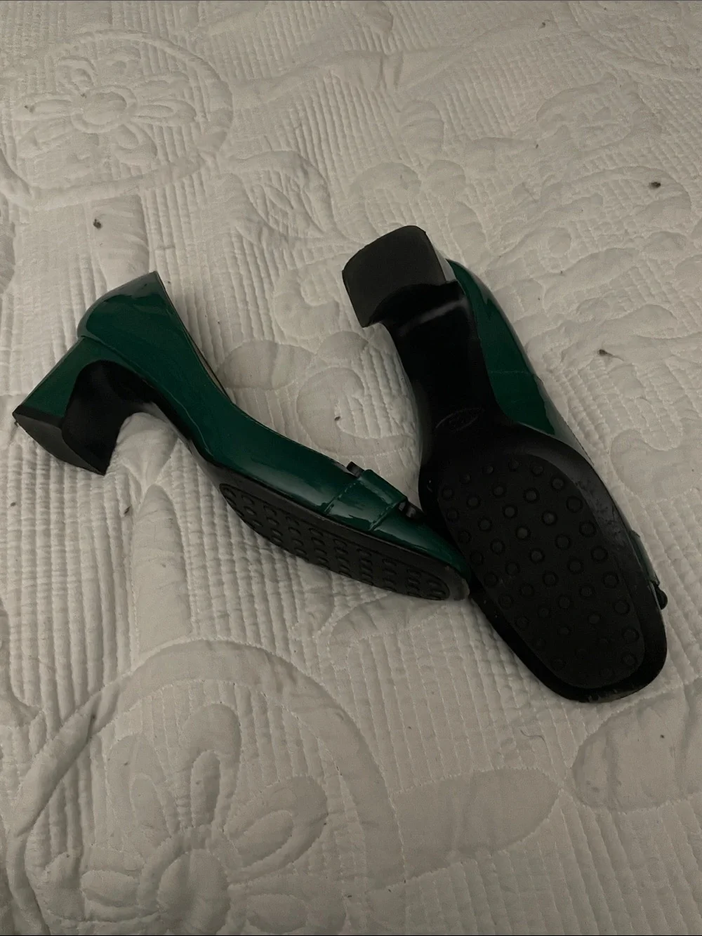 TOD'S Kelly Green Patent Leather Link-Accent low heels. In beautiful condition